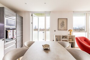 Dining - Contemporary Parkside Retreat (London)