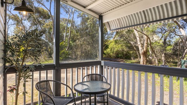 Outdoor dining - Glenkeen Farm and Cabins (Bellbrae)