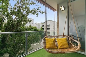 Property grounds - Modern Spacious 3-Bedroom Apt with Pool near Beach (Sant Adrià de Besòs)