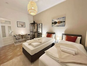 Schreibtisch, WLAN, Bettwäsche