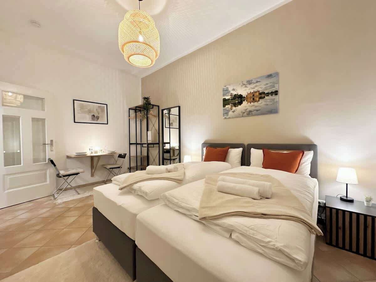 Desk, WiFi, bed sheets