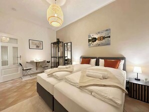 Schreibtisch, WLAN, Bettwäsche