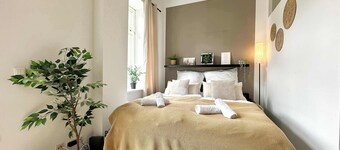 Anton - central apartment in Schwerin | Near train station | French balcony