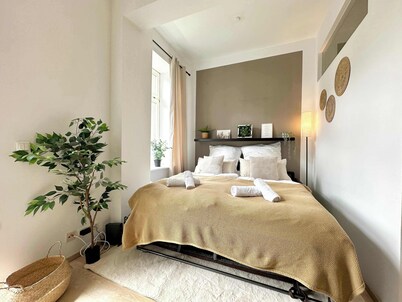 Anton - central apartment in Schwerin | Near train station | French balcony