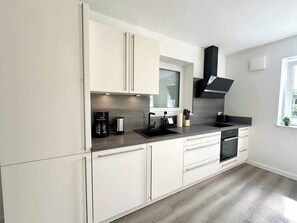 Private kitchen - 2BR - Terrace apartment | Parking space | Pets allowed (Henstedt-Ulzburg)
