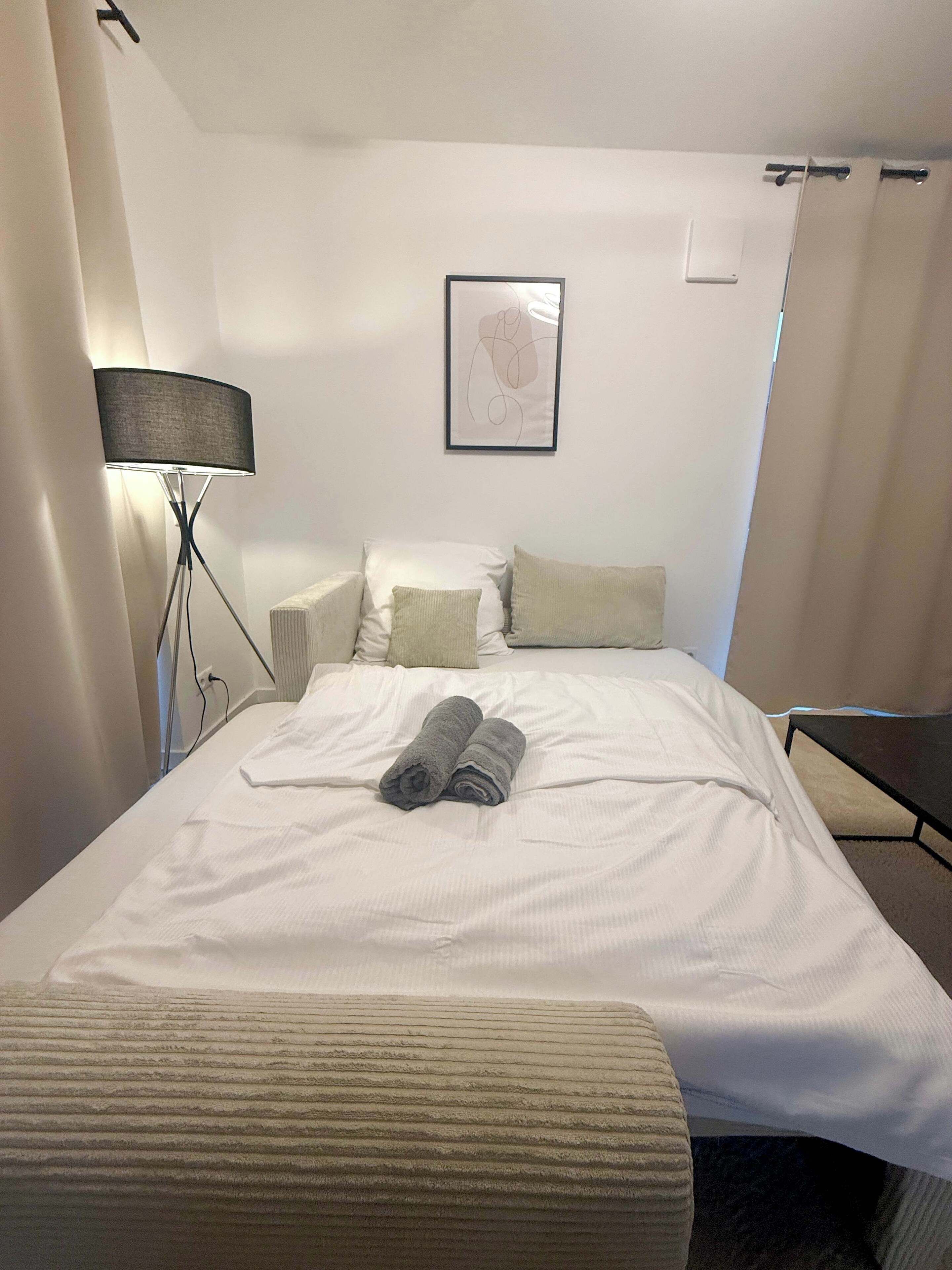 Schreibtisch, WLAN, Bettwäsche