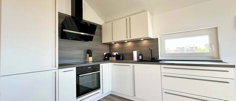 Refrigerador, microondas, horno, placa de cocina