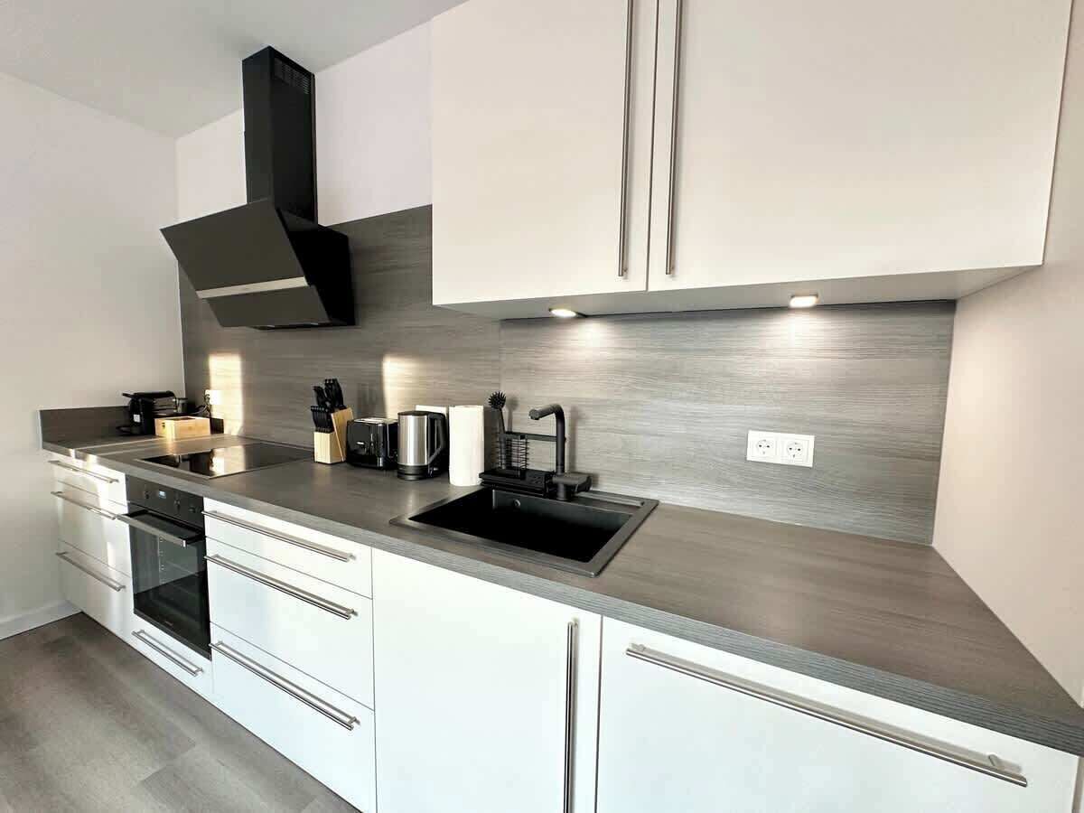 Køleskab, mikrobølgeovn, ovn, kogeplade