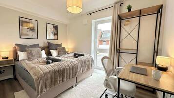 Schreibtisch, WLAN, Bettwäsche