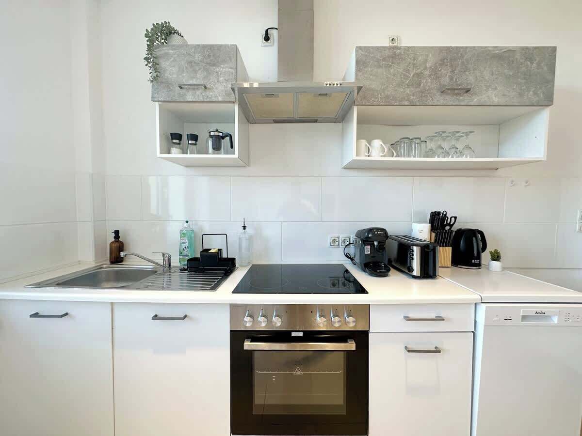 Kjøleskap, mikrobølgeovn, ovn og kokeplater