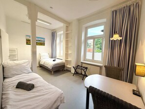 Room - Berta - central apartment | 2 kitchenettes | Close to train station (Schwerin)