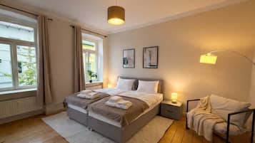 Escritorio, wifi y ropa de cama