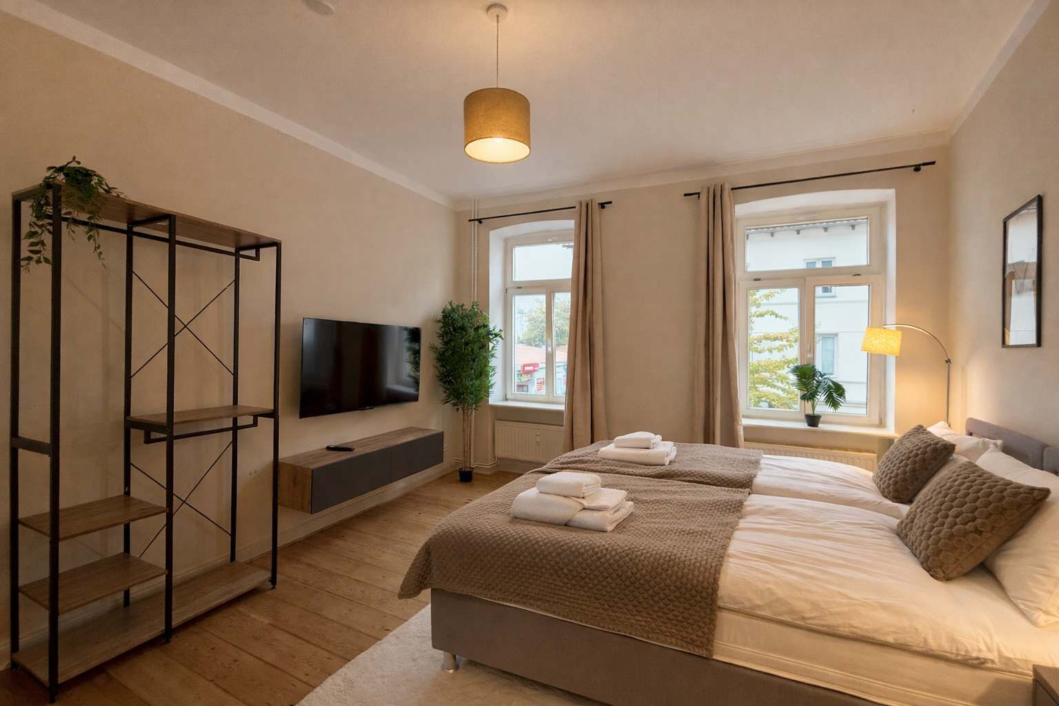 Desk, WiFi, bed sheets