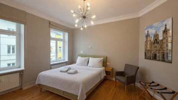 Desk, iron/ironing board, WiFi, bed sheets