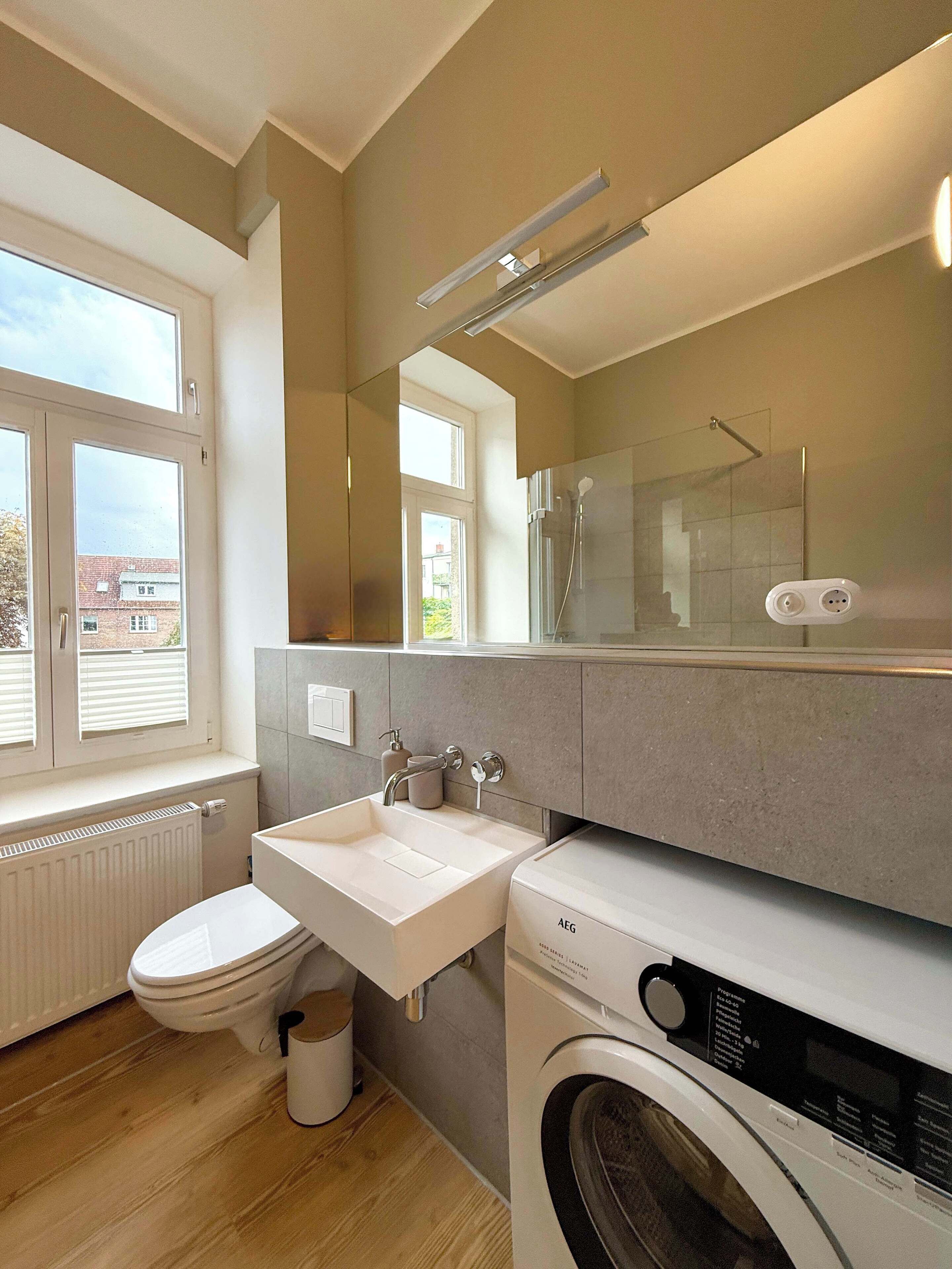 Shower, hair dryer, towels