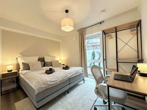 Schreibtisch, WLAN, Bettwäsche