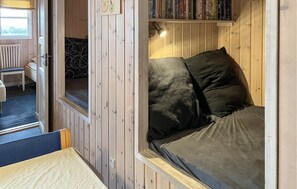 6 bedrooms, free WiFi - Beautiful home in Ebeltoft with sauna (Ebeltoft)