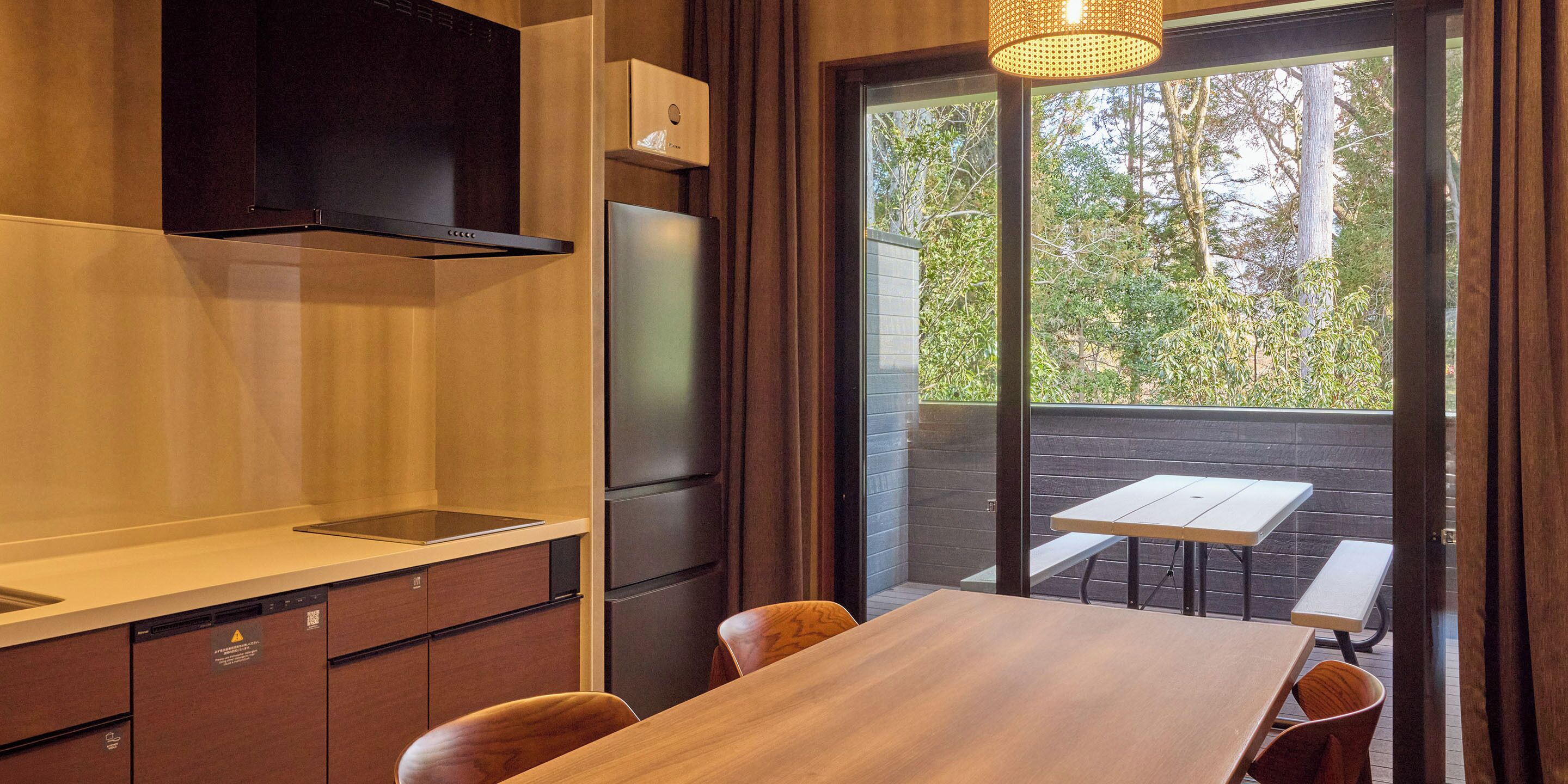 ตู้เย็นขนาดใหญ่, ไมโครเวฟ, เตาประกอบอาหาร, เครื่องล้างจาน