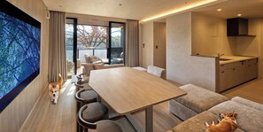 [A_Dog-Friendly]2 Double Beds+2 Queen Beds+2Futon,open-air bath,Non Smoking | Living area | 60-inch flat-screen TV with digital channels - Rakuten STAY VILLA Yufuin Onsen (Yufu)