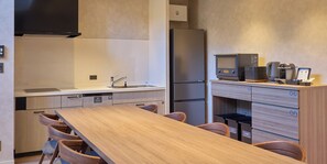 Standard-Villa, Nichtraucher (B) | Essbereich im Zimmer