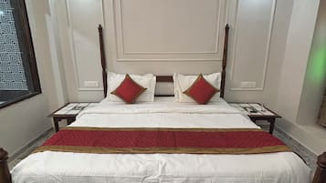 Espacio para trabajar con laptop y wifi gratis