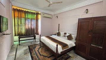 Phòng Superior | Khu vực làm việc phù hợp cho laptop