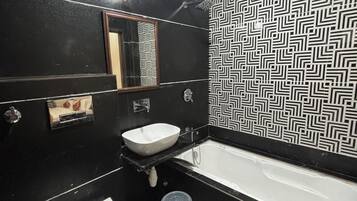 Comfort Double Room, City View | Bathroom | Shower, towels, soap, shampoo