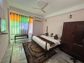 Deluxe Double Room | Laptop workspace, free WiFi - Hotel Royale Plazo (Jodhpur)