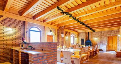 Stunning private villa for 10 people with WIFI, private pool, terrace and pets allowed