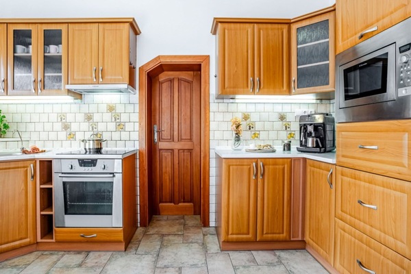 Cabinetry, Küche, Küchengerät, Major Appliance, Holz, Countertop, Flooring, Interior Design, Möbel, Schublade