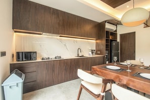 Exterior - Grand 5BR Hideaway Just Moments to Canggu Beach (Canggu)