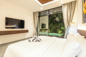 Exterior - Grand 5BR Hideaway Just Moments to Canggu Beach (Canggu)