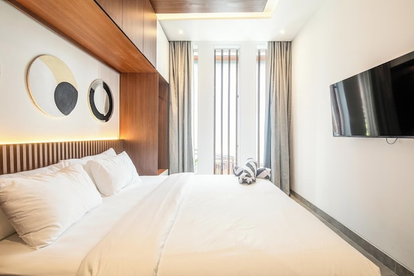Exterior - Grand 5BR Hideaway Just Moments to Canggu Beach (Canggu)