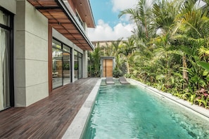 Exterior - Grand 5BR Hideaway Just Moments to Canggu Beach (Canggu)