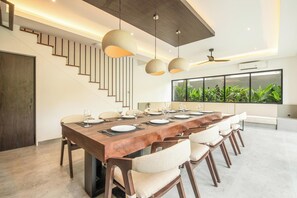 Exterior - Grand 5BR Hideaway Just Moments to Canggu Beach (Canggu)