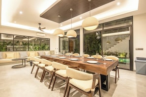 Exterior - Grand 5BR Hideaway Just Moments to Canggu Beach (Canggu)