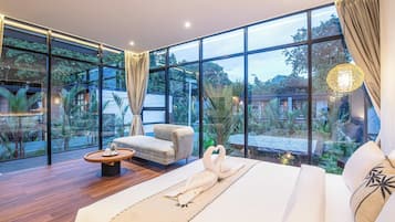 Villa (6 Bedrooms) | Exterior