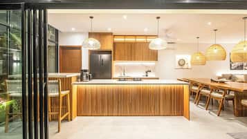 Villa (6 Bedrooms) | Exterior