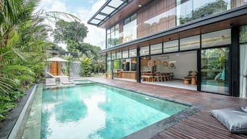 Villa (6 Bedrooms) | Exterior