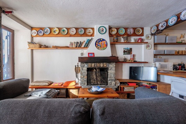 Möbel, Interior Design, Holz, Decke, Flooring, Zimmer, Couch, Wohnzimmer, Regal, Fussboden