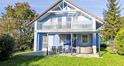 Stunning private villa for 8 people with WIFI, hot tub, TV, terrace, pets allowed and panoramic ...