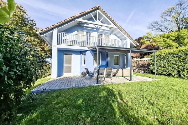 Bleu, Maison, Domicile, Zone Résidentielle, Toit, Porche, Chalet, Arbuste, Biens, Ferme