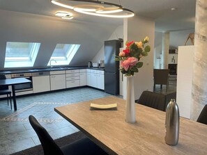 Dining - Beautiful apartment for 6 guests with WIFI, private pool, hot tub, TV and terrace (Hildburghausen)