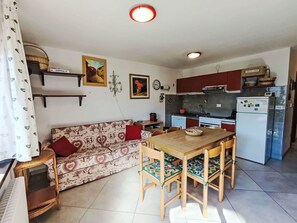 Interior - Beautiful apartment for 4 people with TV and balcony (Cavalese)
