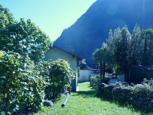 Stunning private villa for 4 people with WIFI, TV, patio and pets allowed