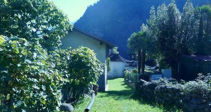 Stunning private villa for 4 people with WIFI, TV, patio and pets allowed