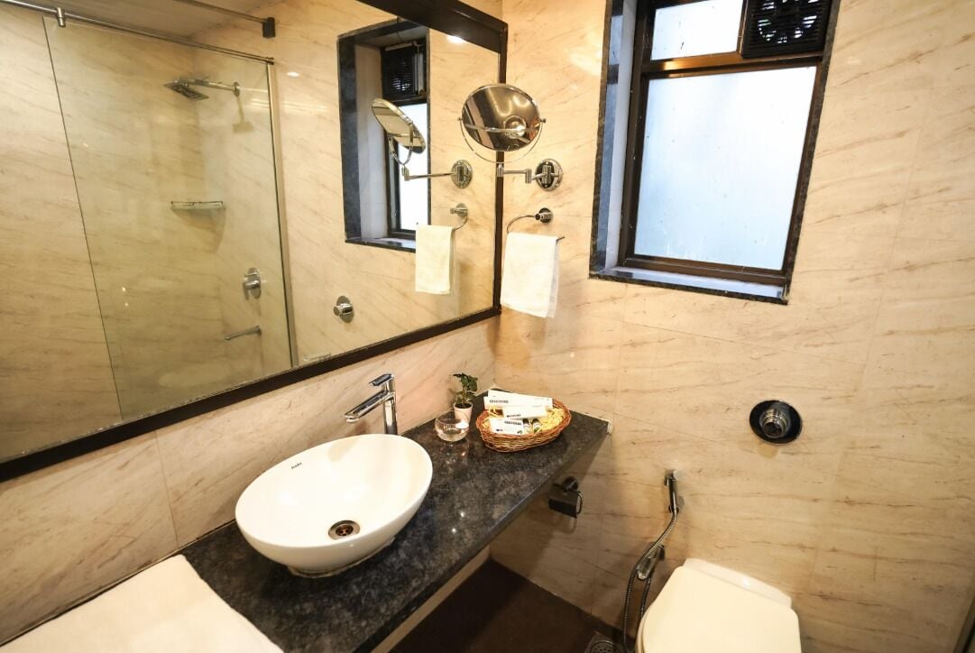 Deluxe Double Room, City View | Bathroom