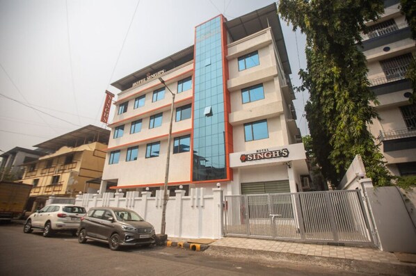 Deluxe-herbergi með tvíbreiðu rúmi - borgarsýn | Fyrir utan