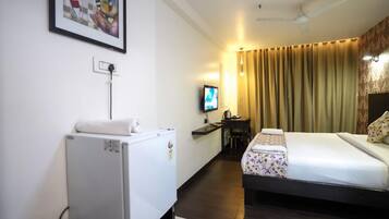 Escritorio y espacio para trabajar con laptop