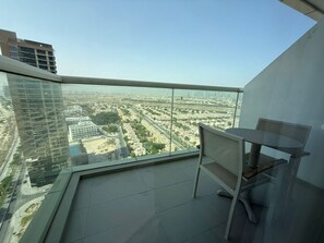 Outdoor dining - Novotel Residence Studio JVT - 1417 (Dubai)
